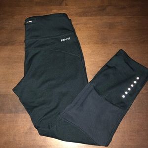 NIKE Cropped Legging